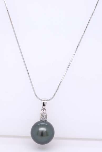 Gorgeous 14kt WG Tahitian Pearl and Diamond Accent Necklace