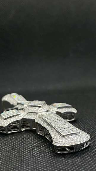 INTERESTING LARGE 7.50 CARATS DIAMOND CROSS PENDANT