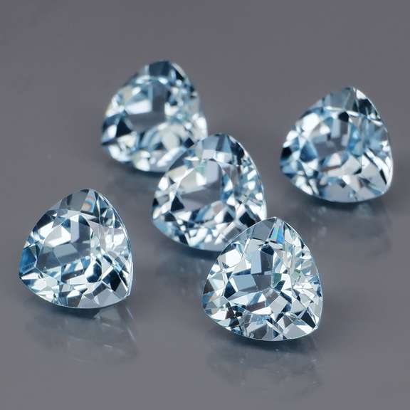 Superb quality 10.88ct 5 pc sky blue Topaz set