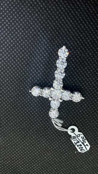 STUNNING 6CT DIAMOND CROSS PENDANT