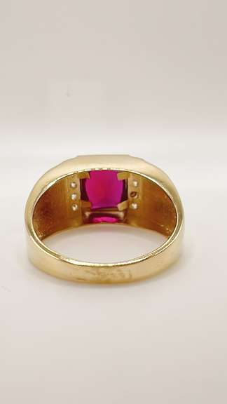 Men's 14kt Solid Yellow Gold & Gemstone Ring. Total weight: