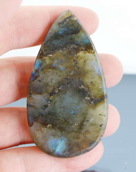 154.50ct needle fine and speckled patterned Labradorite