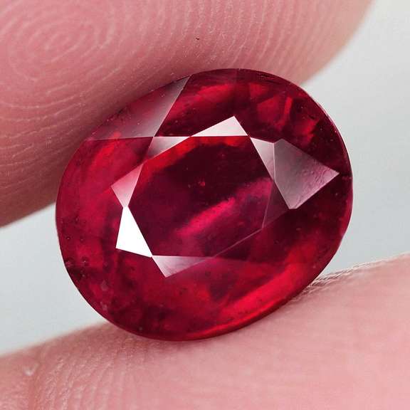 Stunning 7.14ct deep blood red Ruby center stone