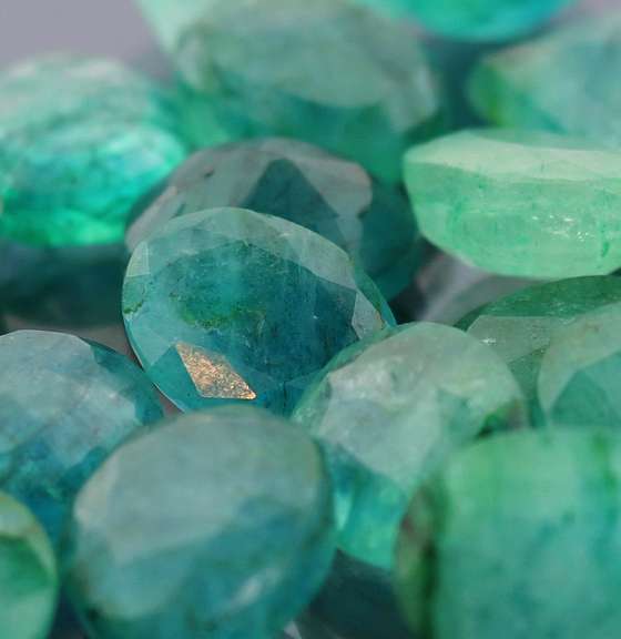 Heavy 230.50ct collection of Emeralds