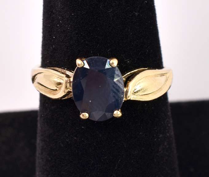 Spectacular Sapphire Ring in 14K Yellow Gold
