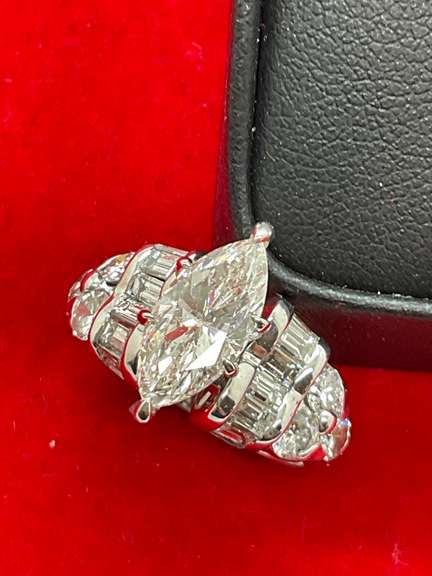 CERTIFIED LADIES 14K WHITE GOLD DIAMOND ENGAGEMENT RING. 2.77 CARATS.
