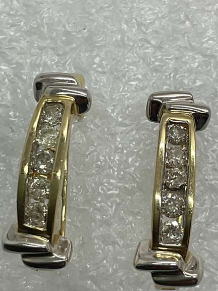 BRAND NEW 14K YELLOW GOLD AND DIAMOND EARRINGS.
