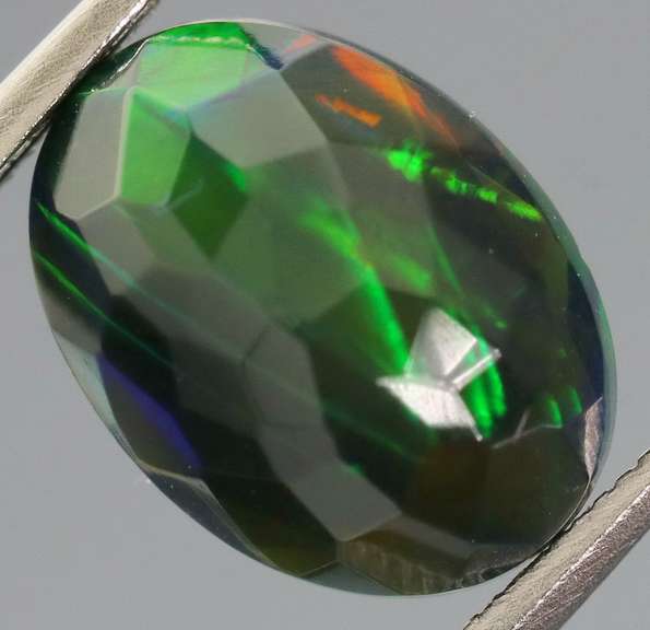 Fantastic multi pattern flashing 2.18ct Welo black Opal