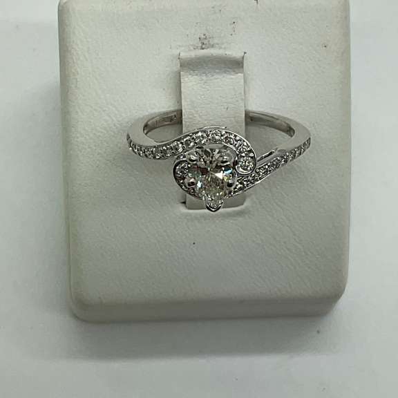 CERTIFIED BRAND NEW LADIES 14K WHITE GOLD  DIAMOND RING