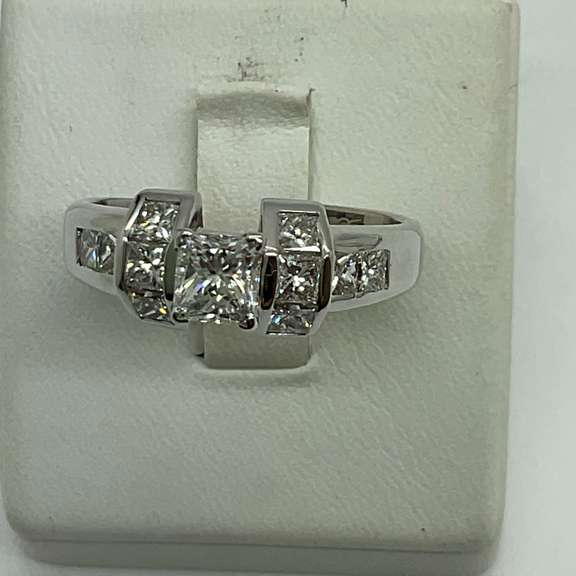 CERTIFIED LADIES 14K WHITE GOLD AND DIAMOND ENGAGEMENT RING