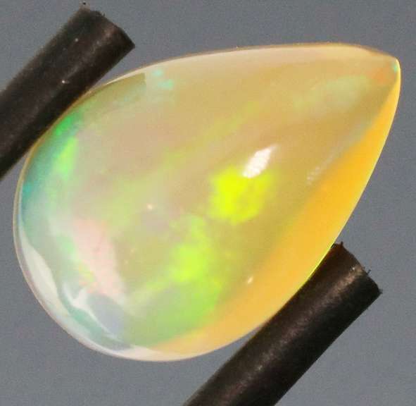 Vivid flashing unheated 1.92ct Jelly Opal