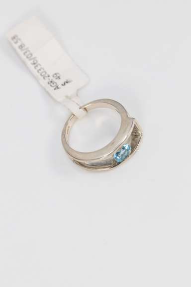 Sterling Silver Natural Blue Topaz Gemstone Ring Size 8