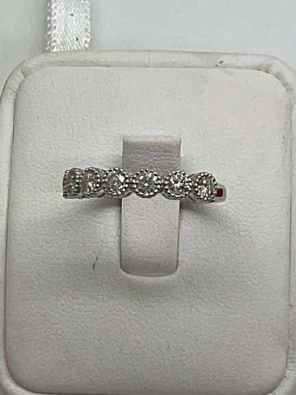 CERTIFIED LADIES 14K WHITE GOLD AND DIAMOND BAND