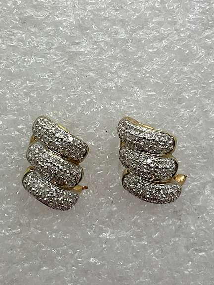 14K YELLOW GOLD AND DIAMOND EARRINGS