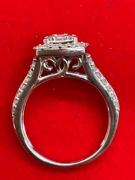 CERTIFIED LADIES 14K WHITE GOLD AND DIAMOND RING