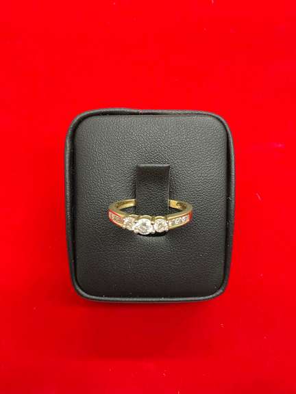 LADIES 14K YELLOW GOLD AND DIAMOND RING