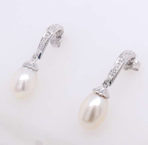 Charming White Gold Fresh Water Pearl and Diamond Dangle Earrings