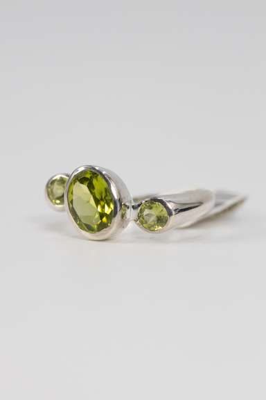 Sterling Silver Natural Peridot Gemstone Ring Size 9