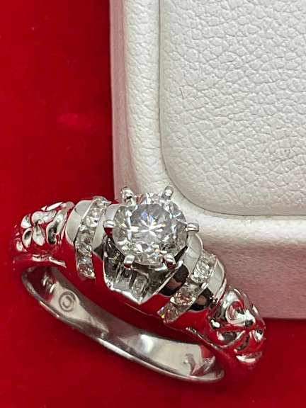 CERTIFIED LADIES 14K WHITE GOLD AND DIAMOND RING