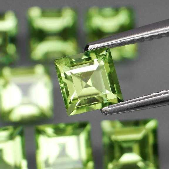 Princess cut unheated! 5.93ct Peridot set