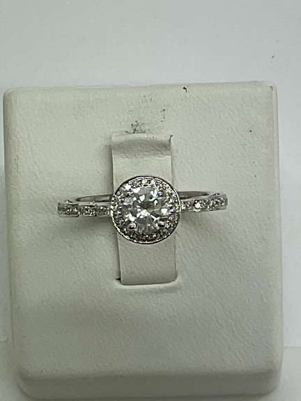 CERTIFIED BRAND NEW LADIES 18K WHITE GOLD AND DIAMOND RING