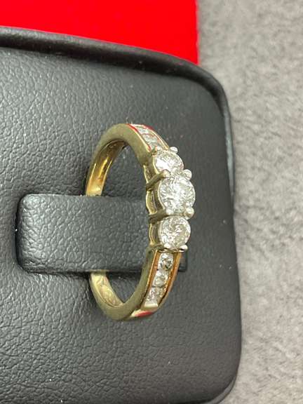 LADIES 14K YELLOW GOLD AND DIAMOND RING