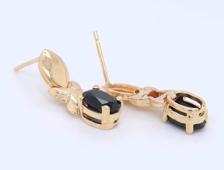Gorgeous Yellow Gold oval Blue Sapphire XO Dangle Earrings