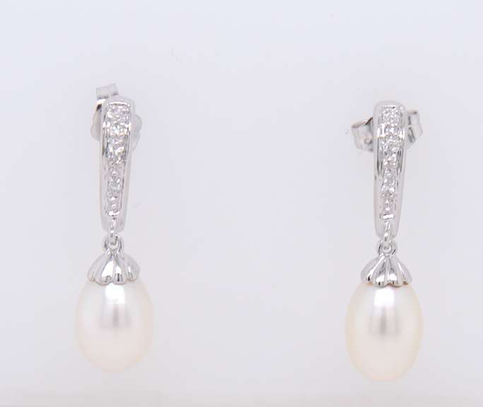 Charming White Gold Fresh Water Pearl and Diamond Dangle Earrings