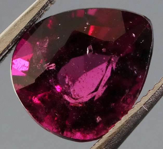 Beautiful 2.21ct untreated top violet pink Rhodolite Garnet