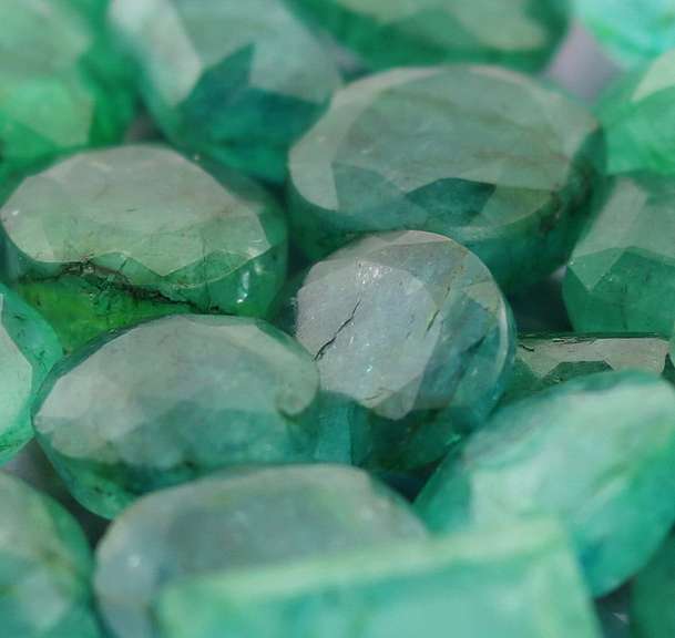 Heavy 236ct collection of Emeralds