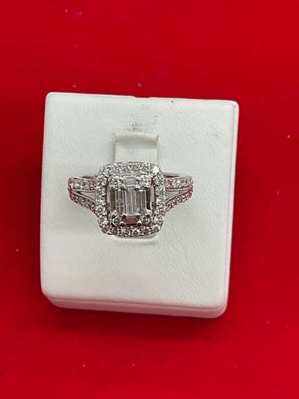 CERTIFIED LADIES 14K WHITE GOLD AND DIAMOND RING