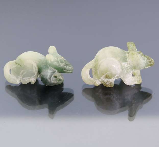 Really cool 99.72ct Jade mouse pair