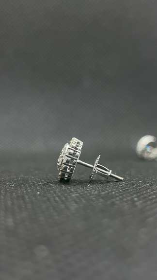 UNIQUE NEW 2.50 CARATS (T.C.W) ROUND BRILLIANT CLUSTER DIAMOND STUDS WITH SCREW-BACKS