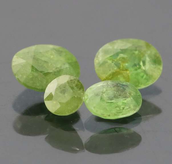 Mixed parcel! 3.13ct untreated Demantoid Garnet set