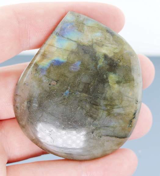 Flashing! 204.50ct Labradorite cabochon