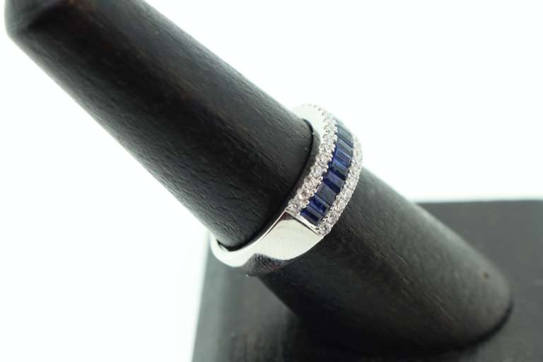 Geometric Sapphire Set 18k White Gold Ring bordered with Diamonds