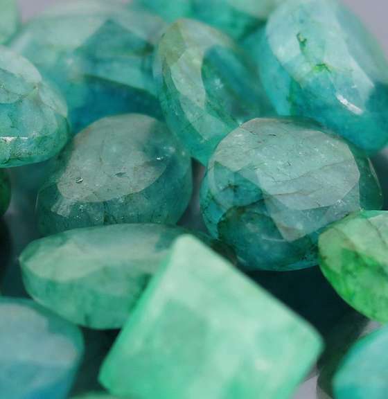 Heavy 228ct collection of Emeralds