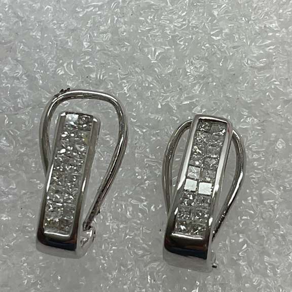 BRAND NEW LADIES 18K WHITE GOLD AND DIAMOND EARRINGS