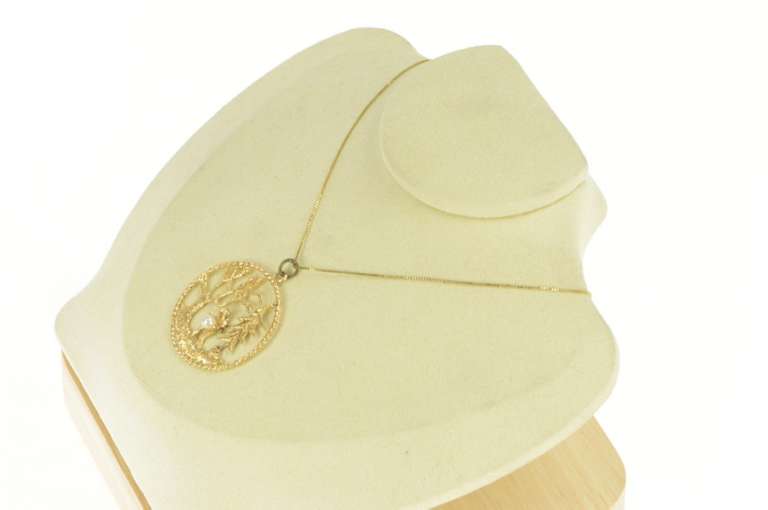 14K Yellow Gold 1960's Bear Holding Pearl Forest Round Charm/Pendant