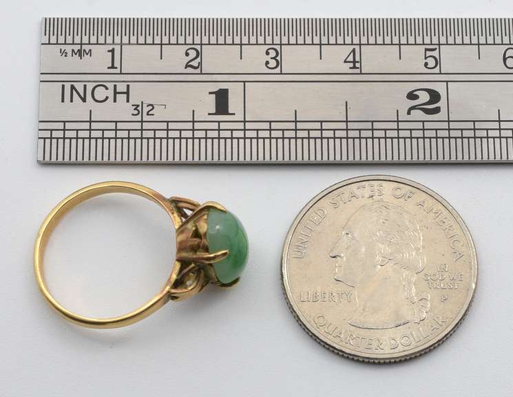 Lovely Vintage Oval Jade Ring