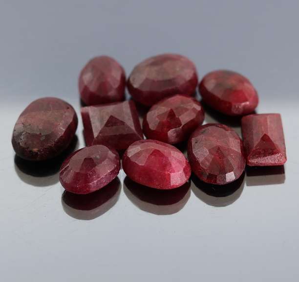 Large 103.83ct collection of Rubies