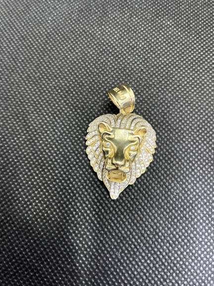 STUNNING 14KT LION HEAD DIAMOND PENDANT
