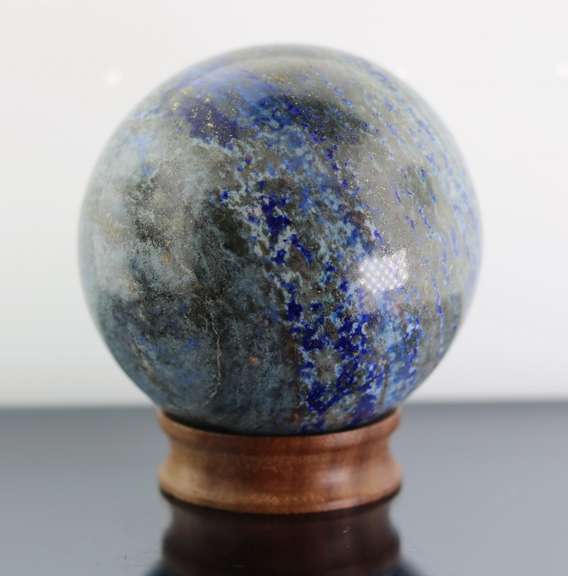 Eye catching 1,676ct bullseye Lapis sphere