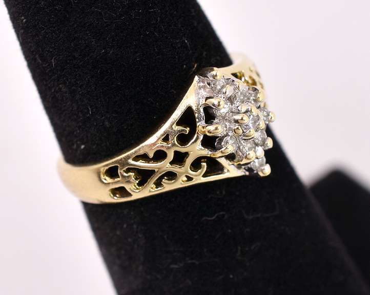 Dainty Diamond Cluster Ring in 14K Yellow Gold