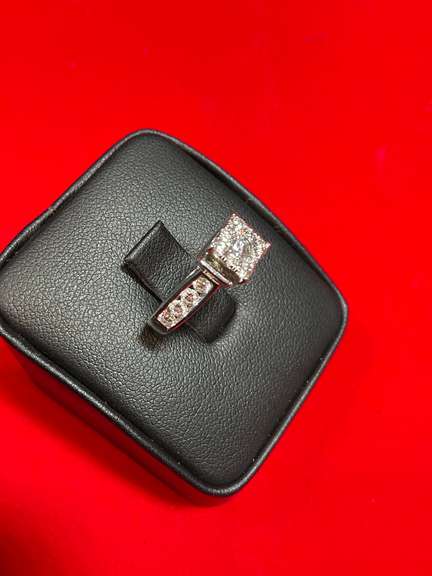 CERTIFIED LADIES 14K WHITE GOLD AND DIAMOND RING