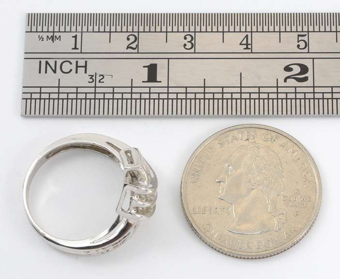Nicely Styled WG Diamond Ring