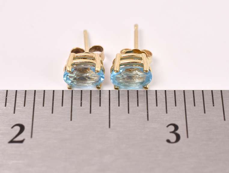 Amazing Topaz Stud Earrings in 14K Yellow Gold