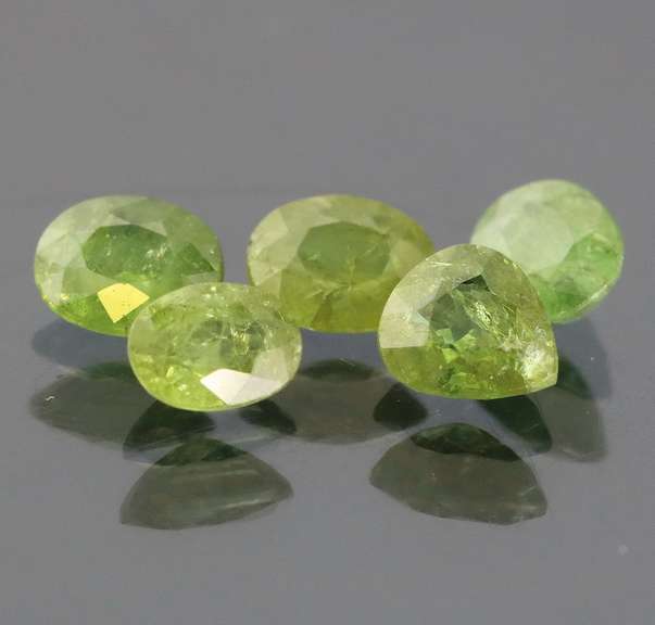Mixed parcel! 3.68ct untreated Demantoid Garnet set