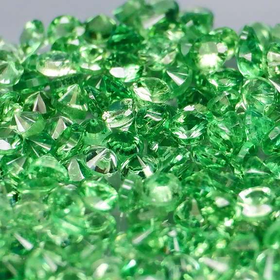 Chrome green! 2.14ct untreated Tsavorite set