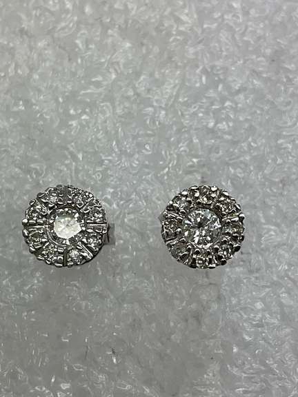 14K WHITE GOLD DIAMOND STUDS